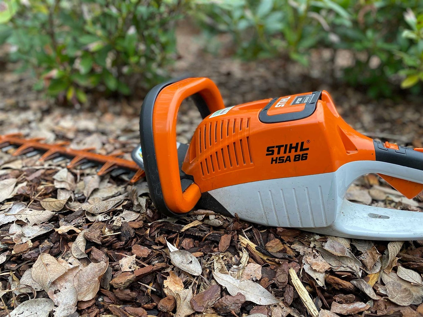 Getest: STIHL HSA 86 haagschaar op + AP 200 batterij Uw Tuingids