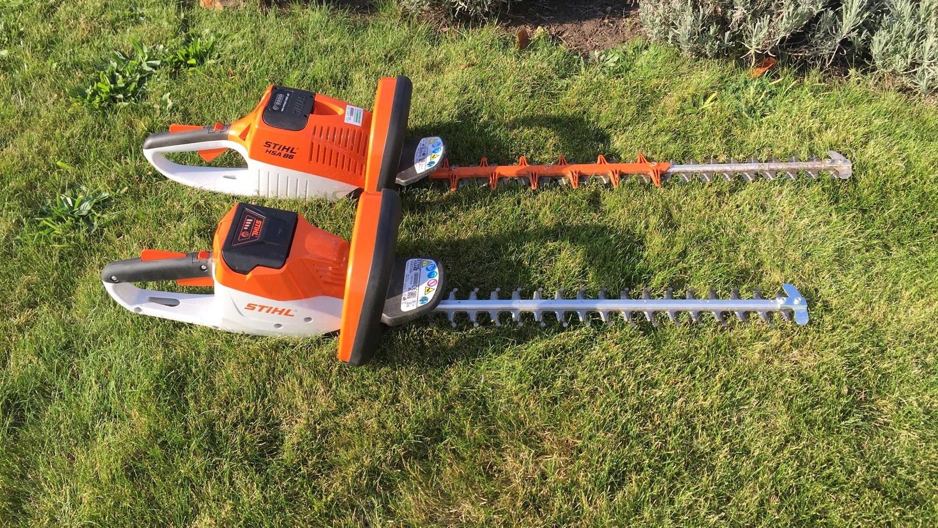 bellen Tussendoortje Melodieus Getest: STIHL HSA 56 haagschaar op accu + AK 10 Batterij - Uw Tuingids